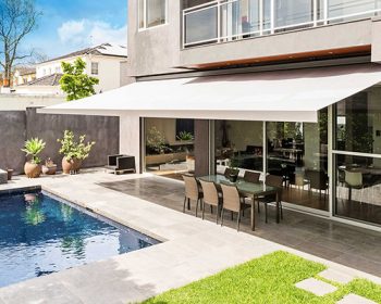 Toldos e Coberturas Fixas: Por Que Usá-los em São Sebastião, SP?