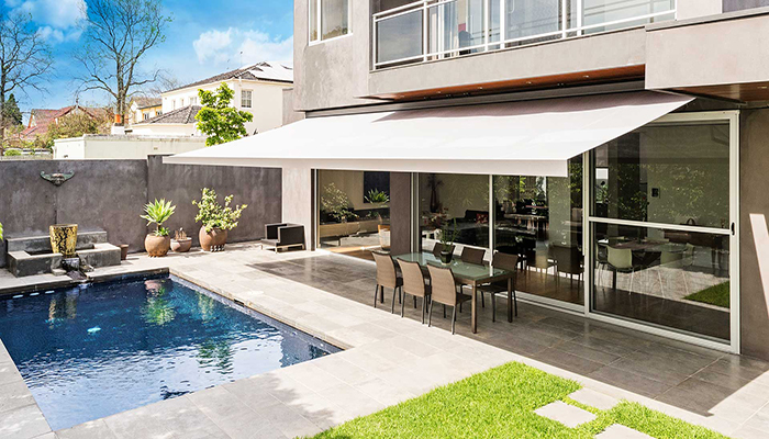 Toldos e Coberturas Fixas: Por Que Usá-los em São Sebastião, SP?