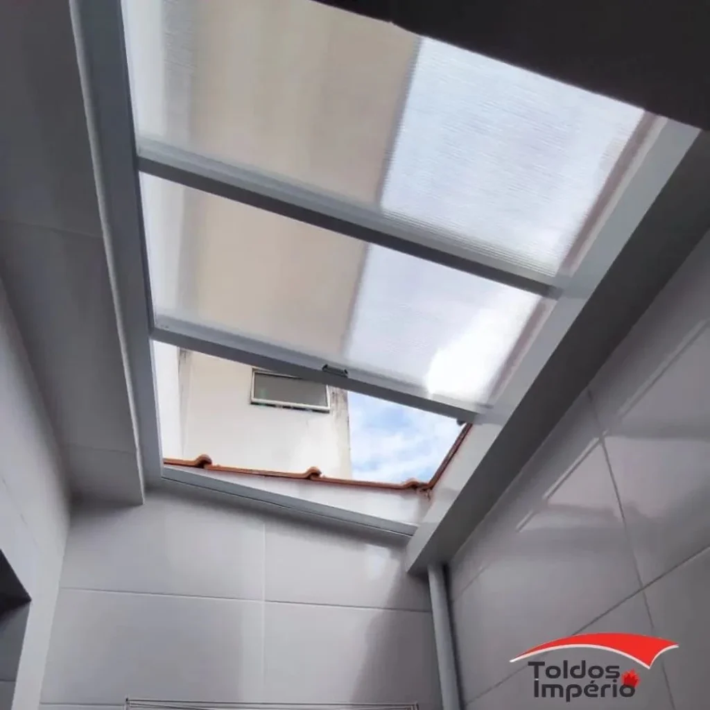 Ambientes claros e protegidos com coberturas de policarbonato em Guaruja SP