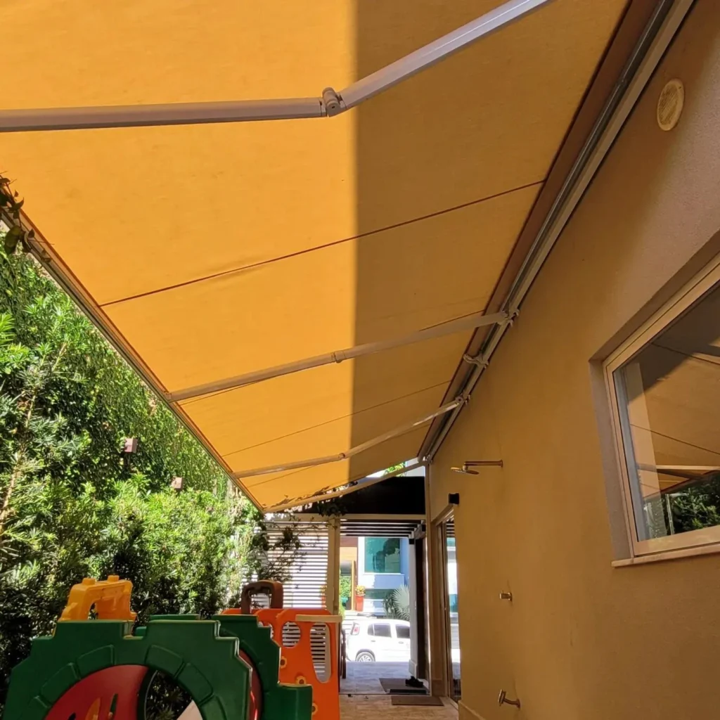 Conforto e Estilo: Como os Toldos Retráteis Podem Melhorar Seu Espaço em Guaruja, SP 2