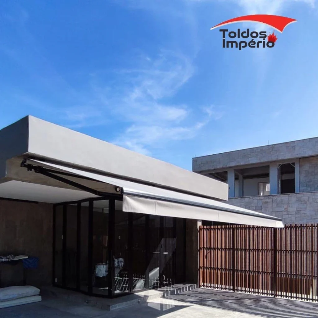 Melhore o conforto do seu ambiente com toldos. Fale com nossos especialistas! 2